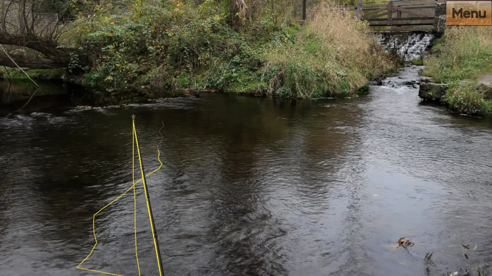 Torrente fotografato con la coda di topo gialla disegnata sull'acqua, schermata di Fly Fishing Simulator HD